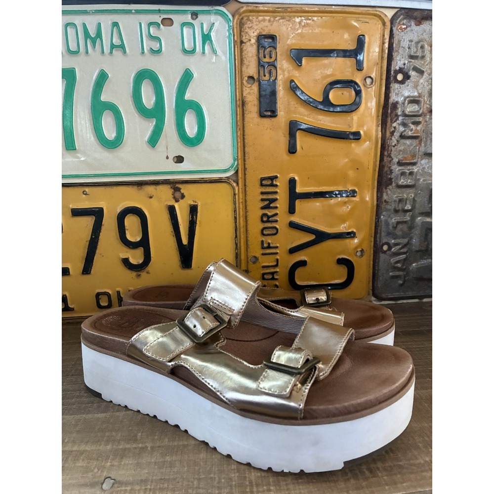 Ugg Gold Strappy Sandals Womens Size 6